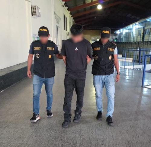 El capturado fue identificado como Jos&eacute;  "N", quien podr&iacute;a pertenecer a una banda de robo de veh&iacute;culos. (Foto: PNC)