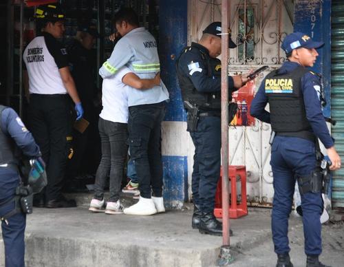 Familiares identificaron al hombre fallecido. (Foto: Edgar Poc&oacute;n/Nuestro Diario)