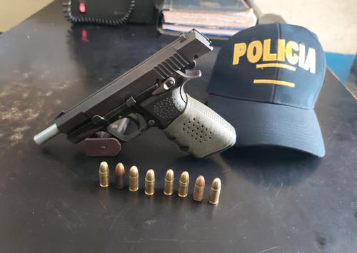 Seg&uacute;n el informe policial el arma no presentaba la documentaci&oacute;n respectiva. (Foto: PNC)