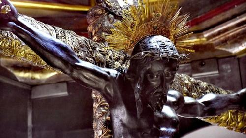 Coloquialmente, se dice que la imagen es de color negro por el humo de las velas al que ha sido expuesto. (Foto: Cortes&iacute;a)