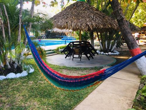 Las hamacas est&aacute;n a tu disposici&oacute;n por si quieres recostarte al aire libre. (Foto: Hotel y Turicentro Teculut&aacute;n)