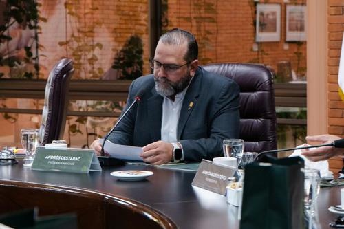 Andr&eacute;s Destarac, presidente de Anacaf&eacute;, durante la conferencia de prensa. (Foto: Anacaf&eacute;/Soy502)