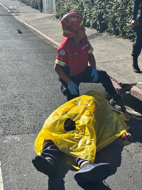 El veh&iacute;culo involucrado huy&oacute; del lugar. (Foto: Bomberos Municipales)