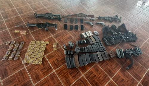 El capturado pose&iacute;a armamento de uso del Ej&eacute;rcito. (Foto: Ejercito de Guatemala)