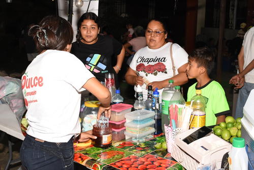 La venta de fresas con crema ha tomado fuerza en estos &uacute;ltimos a&ntilde;os. (Foto: Wilder L&oacute;pez/Colaborador)