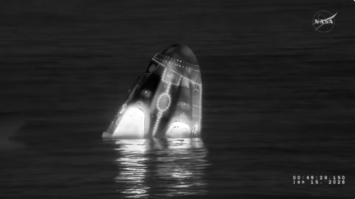 La nave aterriz&oacute; en el oc&eacute;ano con ayuda de cuatro paraca&iacute;das. (Foto: NASA)