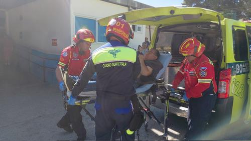 El hombre de 62 a&ntilde;os aproximadamente fue trasladado al Hospital Roosevelt. (Foto: Bomberos Municipales)