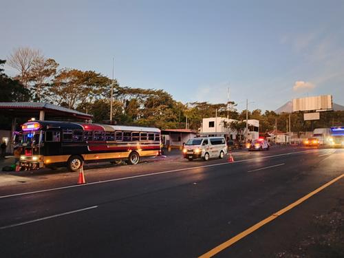 Agentes de la PNC informaron preliminarmente que el hecho derivar&iacute;a de un asalto. (Foto: CBV)