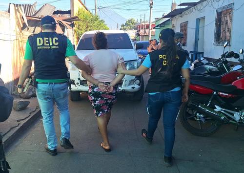 La capturada fue identificada como Ana "N", de 47 a&ntilde;os. (Foto: PNC)