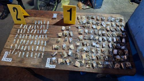 Marihuana, crack y coca&iacute;na fueron las drogas halladas por los agentes policiales. (Foto: PNC)