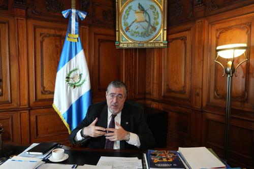 El presidente sostiene que la atracci&oacute;n de inversiones se basa en la certeza jur&iacute;dica, infraestructura adecuada y capital humano. (Foto: Wilder L&oacute;pez/Soy502)