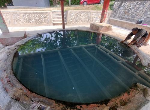 La Pila es muy visitada por los vecinos por el beneficio que ofrecen sus aguas verdes. (Foto: Oswaldo Cop/Colaborador)