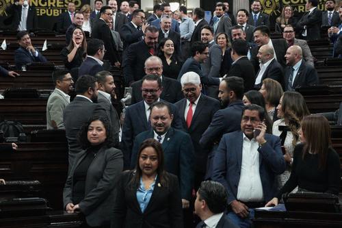 Ingreso de los integrantes que conformar&aacute;n la Comisi&oacute;n Postuladora de magistrados titulares y suplentes para el TSE. (Foto: Wilder L&oacute;pez/Soy502)