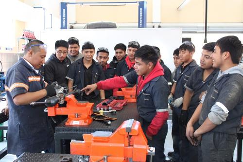 La teor&iacute;a y la pr&aacute;ctica se combinan para fortalecer al estudiante. (Foto: Bernardo Mont&uacute;far/Colaborador)