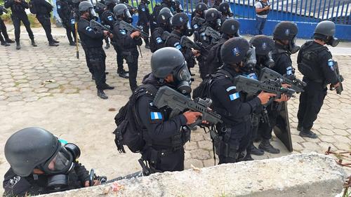 Los elementos policiales lograron retomar el control en centros carcelarios. (Foto: PNC)