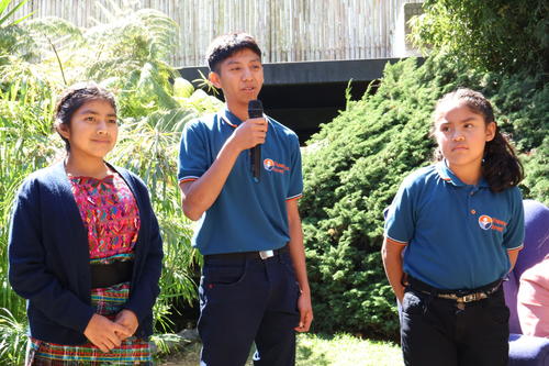 Sa&uacute;l E. M&eacute;ndez, estudios, carreras, Esperanza Juvenil, ropa, donaci&oacute;n, Guatemala, Soy502