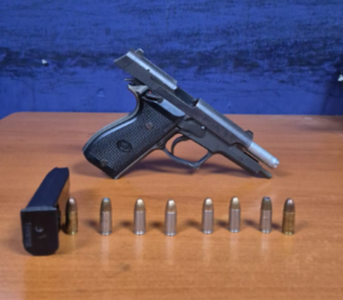 El capturado portaba un arma de fuego robada. (Foto: PNC)