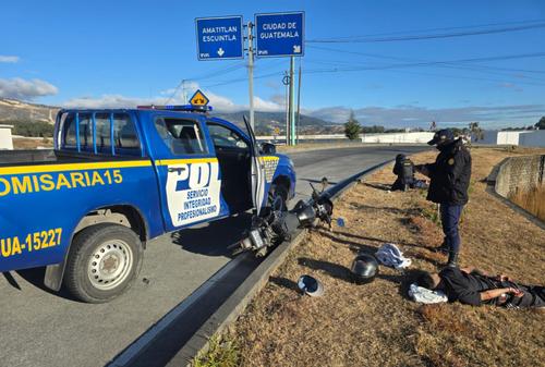 Los polic&iacute;as realizaron una persecuci&oacute;n para poder capturar a dos hombres. (Foto: PNC)
