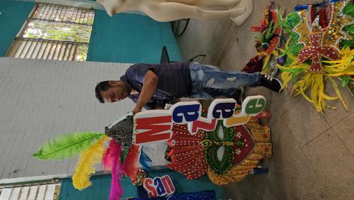 Keops Delkairo ya hab&iacute;a invertido una fuerte suma en la elaboraci&oacute;n de trajes, dinero que no podr&aacute; recuperar. (Foto: Surama Rodas/Nuestro Diario)