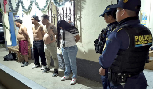Los pobladores pretend&iacute;an hacer justicia por su propia mano cuando llegaron elementos policiales al resguardo. (Foto: PNC)