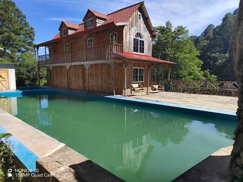 El centro ecotur&iacute;stico cuenta con caba&ntilde;as y una piscina por si quieres darte un chapuz&oacute;n. (Foto: Brenda X Solis Fong)