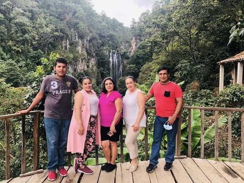 Familias completas visitan este lugar para apreciar su belleza. (Foto: FB: Puro Guate)