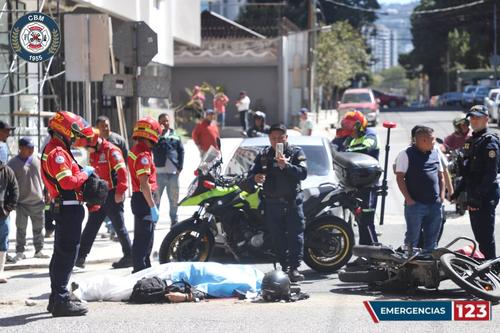 El accidente se registr&oacute; en 12 avenida y 16 calle de la zona 10 capitalina. (Foto: Bomberos Municipales)