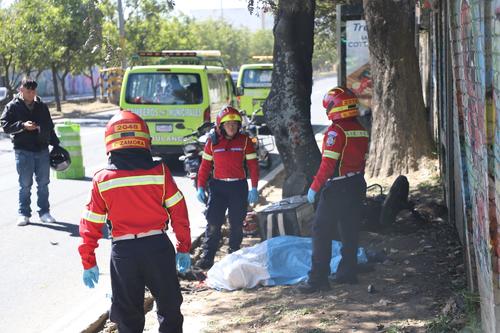 Por ahora se desconoce la raz&oacute;n por la que el motorista perdi&oacute; el control. (Foto: CBM)