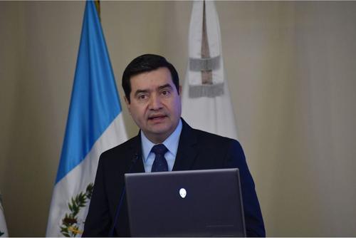 Erhard Schafer, director Ejecutivo de la Asociaci&oacute;n Bancaria de Guatemala, durante la presentaci&oacute;n del diplomado. (Foto: ABG)