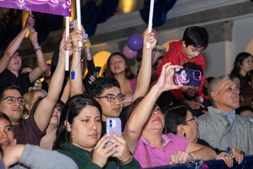 Vecinos y familias apoyaron a sus candidatas favoritas. (Foto: Pablo Espinoza/Colaborador)