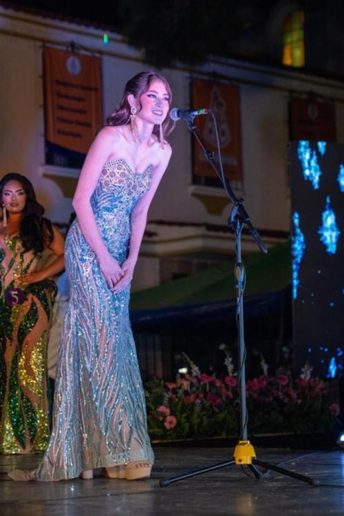 Diana Bonilla dirigi&oacute; unas palabras al p&uacute;blico tras ser electa Se&ntilde;orita Mixco 2026, agradeciendo el apoyo recibido durante el certamen. (Foto: Pablo Espinoza/Colaborador)