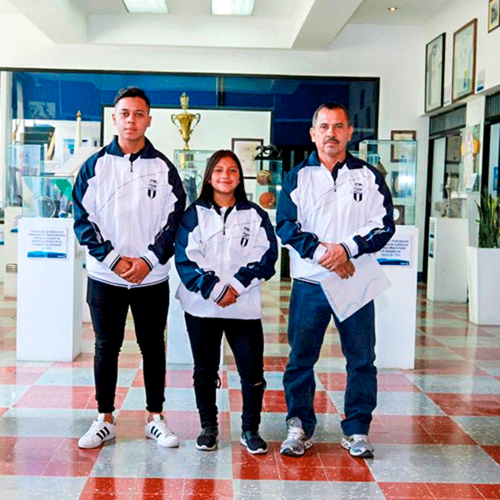 En una de sus competiciones fuera del pa&iacute;s. (Foto: Cortes&iacute;a)