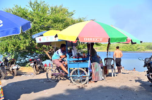 Los vendedores de granizadas ponen a la orden sus productos en el lugar. (Foto: Henry L&oacute;pez/Colaborador)