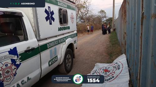 El ataque armado se perpetr&oacute; en una calle de terracer&iacute;a en la colonia Enriqueta II, en la zona 2 de Villa Nueva. (Foto: Asonbomd)