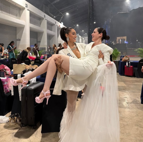 fatima bosch cargada raschel paz