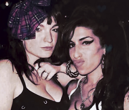 amy winehouse papa demanda amigas 2