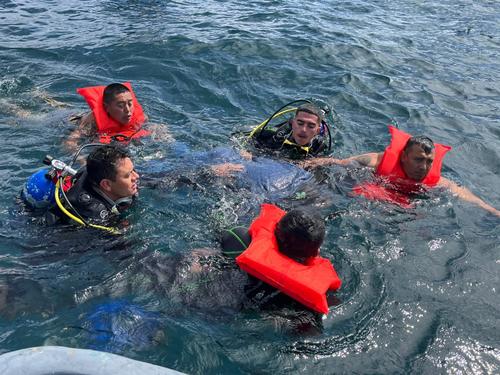 Elementos de rescate trabajando en la b&uacute;squeda. (Foto: CBV)