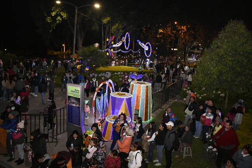 Las decoraciones navide&ntilde;as dan un toque distinto a la Plaza Berl&iacute;n durante fin de a&ntilde;o. (Foto: Archivo)