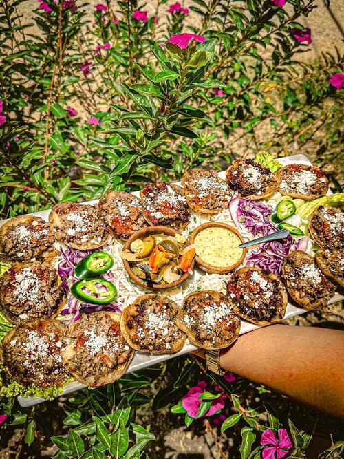 No pueden faltar los ricos churrascos con todas sus guarniciones. (Foto: FB Finca El Pedregal)