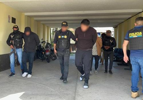 Estas personas contaban con &oacute;rdenes de captura vigentes por secuestro y asociaci&oacute;n il&iacute;cita. (Foto: PNC)