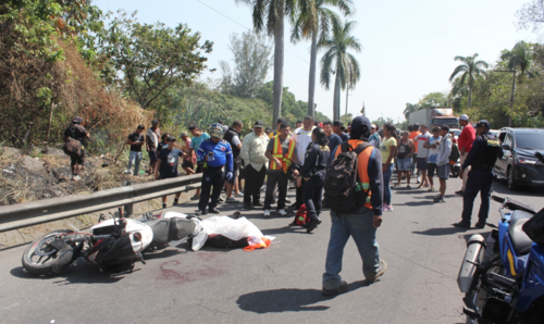Joven perdi&oacute; la vida tras aparente intento de robo de motocicleta en Escuintla (Foto: Jorge Morales)