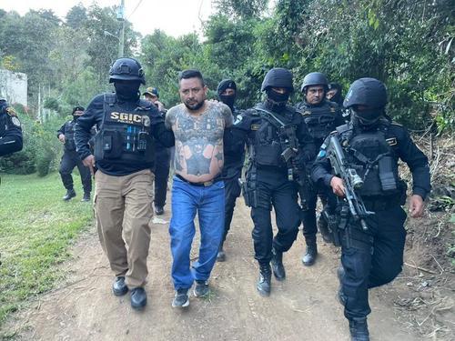 Alias "Cartoon" fue recapturado en la aldea Las Anonas, zona 2 de San Jos&eacute; Pinula, tras haberse fugado junto con otros 19 reos de Fraijanes II. (Foto: archivo)