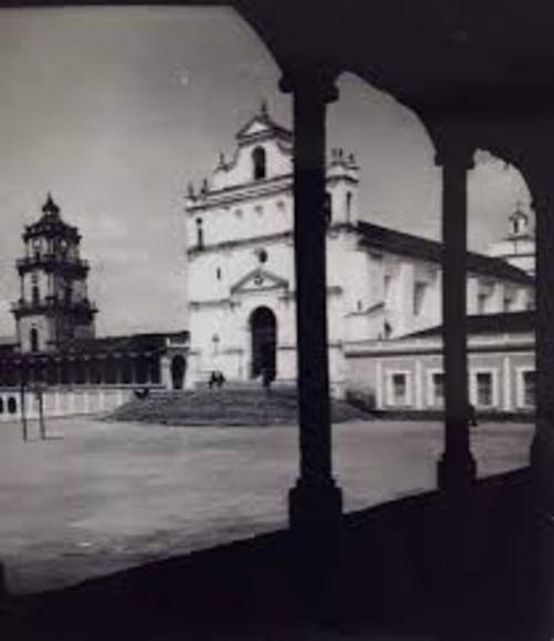 Imagen de la plaza tomada hacia 1935. (Foto: RR SS)