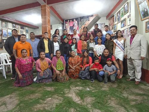 Integrantes del Convite Nuevo Amanecer estuvieron presentes en la investidura de la primera Se&ntilde;orita Convite, Astrid Andrea Samayoa Cahuec, en 2022. (Foto: Edwin Gua/Colaborador)