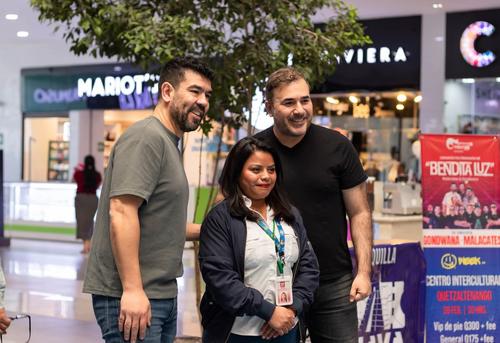 Los fans aprovecharon la oportunidad para tomarse una foto. (Foto: Oswaldo Cop/Colaborador)