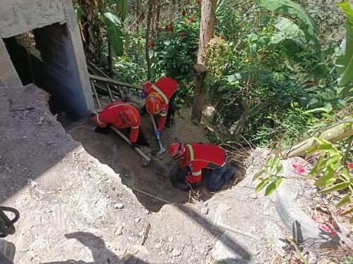 La v&iacute;ctima falleci&oacute; luego de haber quedado soterrada. (Foto: Bomberos Municipales)