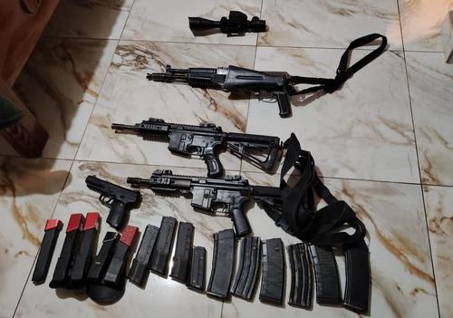 Armamento de alto calibre fue incautado. (Foto: PNC)