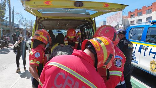 El ataque armado dej&oacute; a un adolescente de 17 a&ntilde;os herido sobre la avenida Bol&iacute;var. (Foto: Bomberos Municipales)