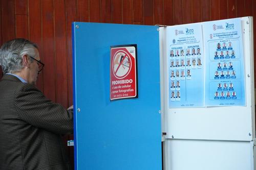 Abogados votan para elegir al pr&oacute;ximo magistrado titular y suplente de la CC. (Foto: Wilder L&oacute;pez/Soy502)