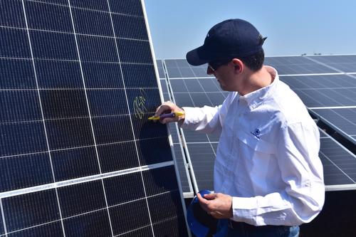 El proyecto requiri&oacute; una inversi&oacute;n cercana a US$3 millones y opera con casi 10 mil paneles solares bifaciales de &uacute;ltima generaci&oacute;n. (Foto: Estuardo Paredes/Colaboraci&oacute;n)